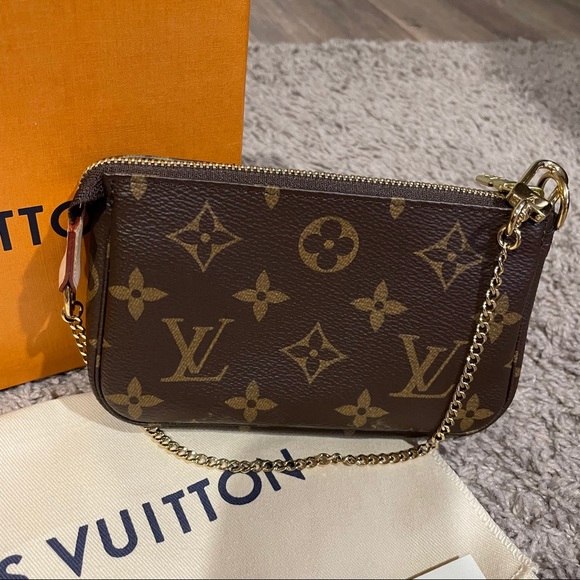 SOLD Louis Vuitton Mini Pochette in Monogram - Picture 2 of 8